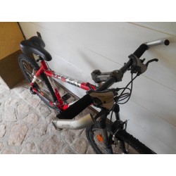 26 colos Genesis B-Max osztrák alu kerékpár